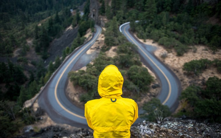 Красивая дорога и человек