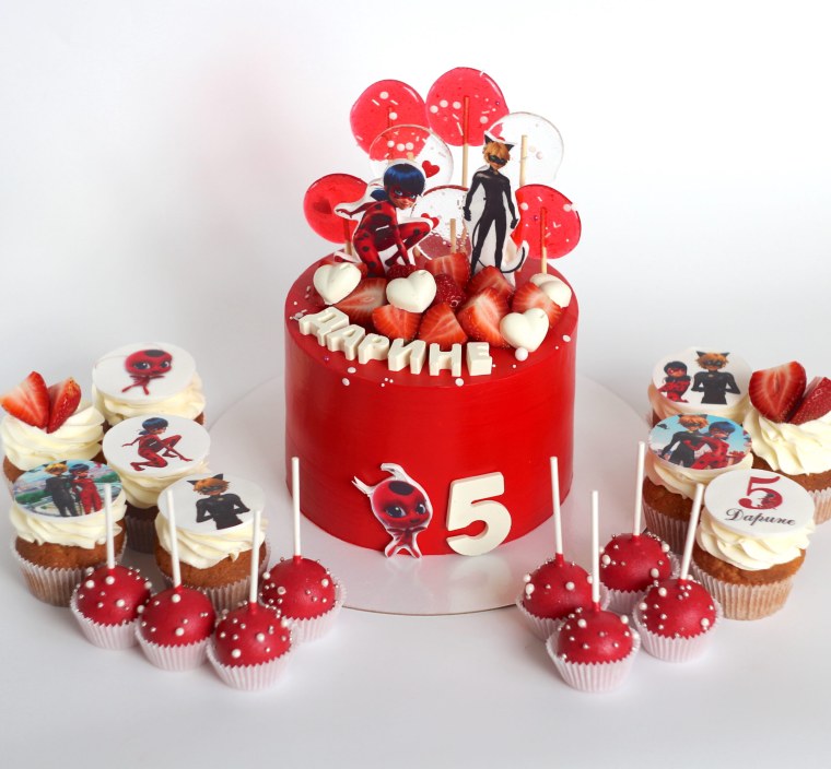 Украшение на др в стиле леди баг