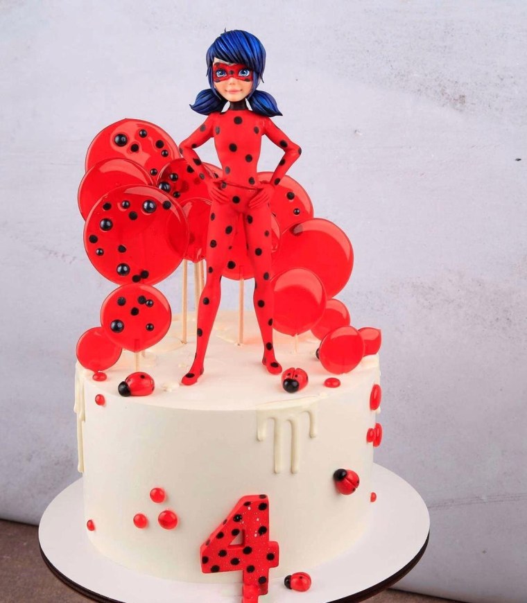 Торт мастичный леди баг