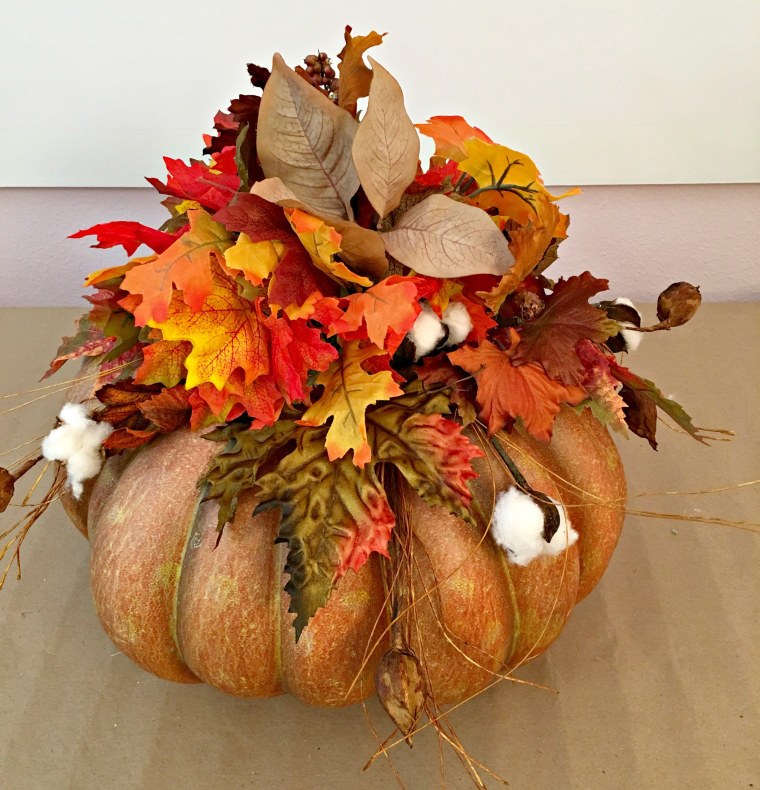 Композиция из сухоцветов в тыкве