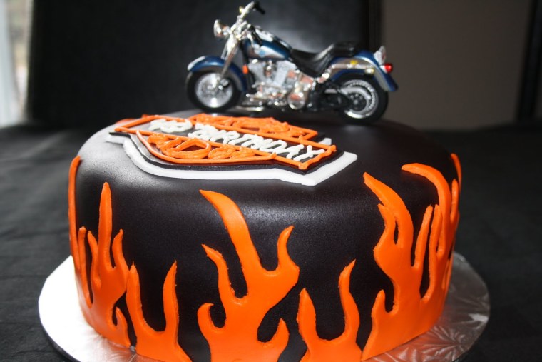 Торт с «мотоциклом»