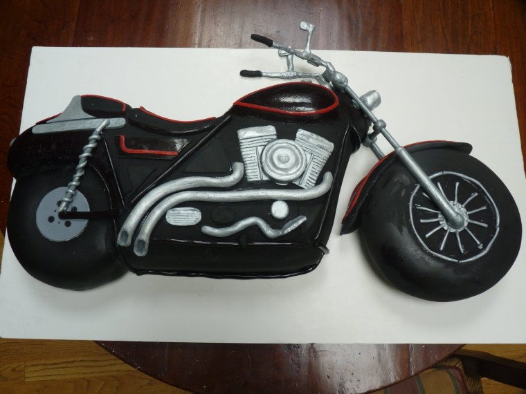 Торт в форме мотоцикла