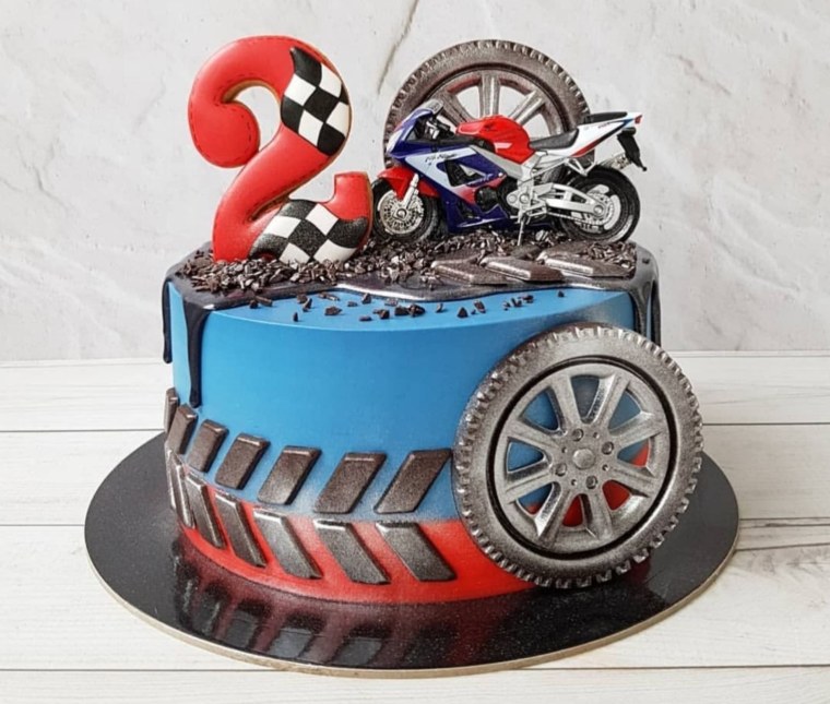 Торт с мотоциклом для мальчика