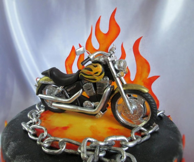 Торт с мотоциклом Харлей для мужчины