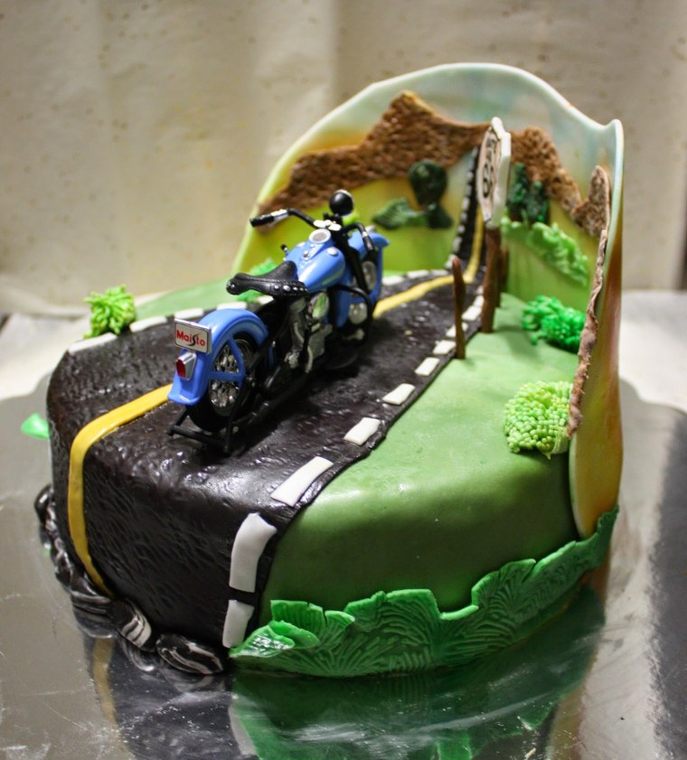 Торт с дорогой и машинами