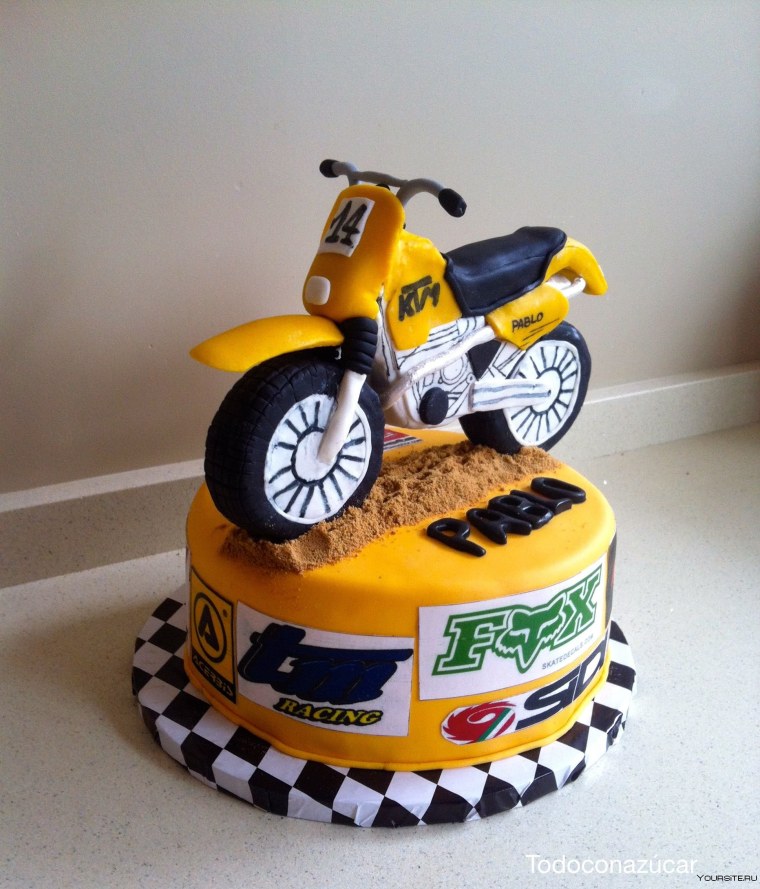 Торт в виде мотоцикла