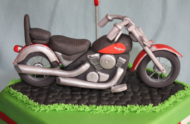 Мотоцикл из мастики