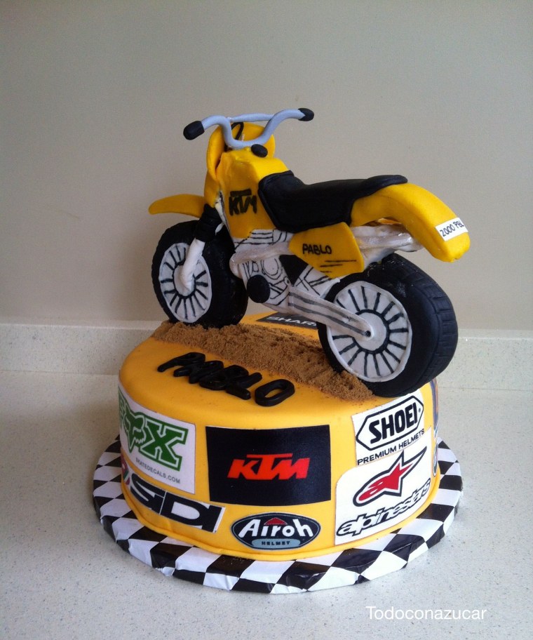 Торт с «мотоциклом»