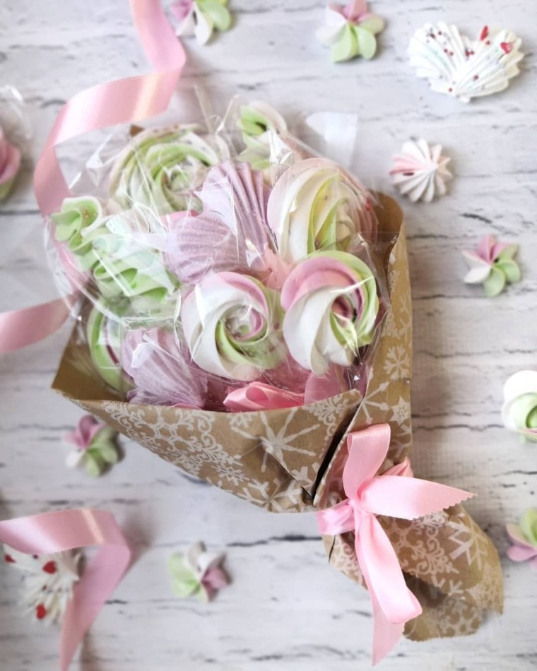 Сладкий букет из меренги