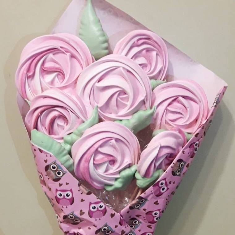 Шапка из безе на палке