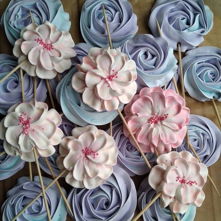 Цветы из безе на палочке