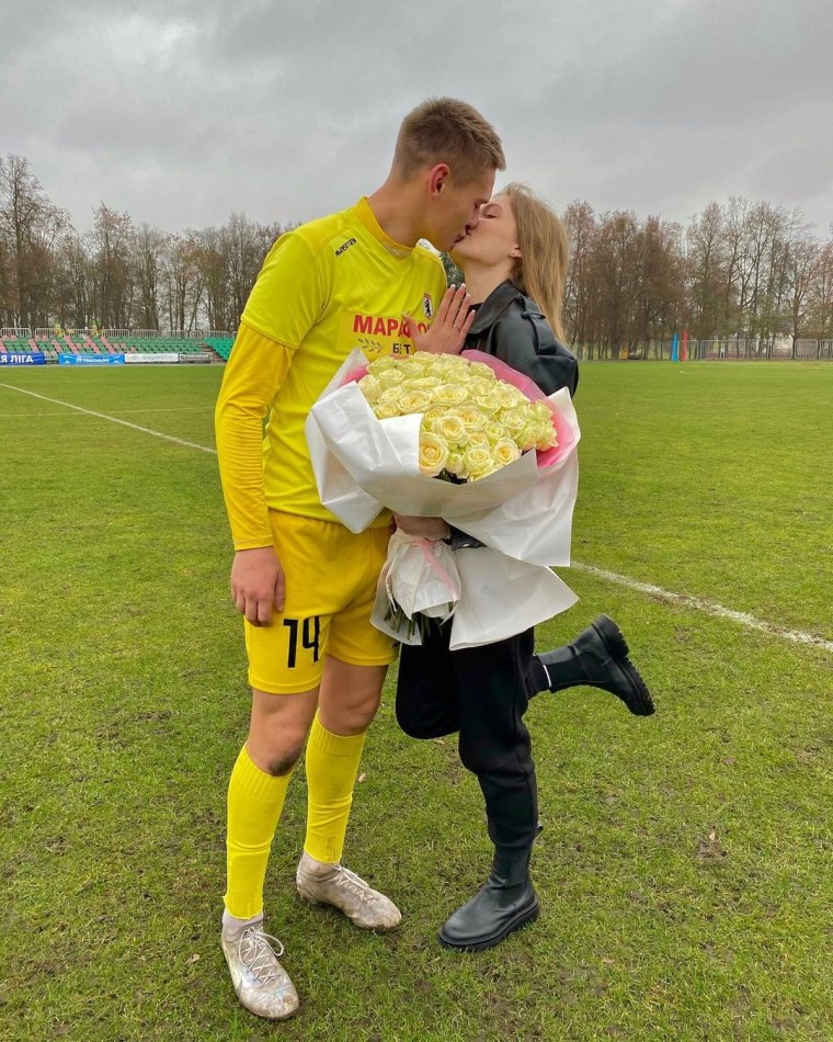 Футболисты стали девушками