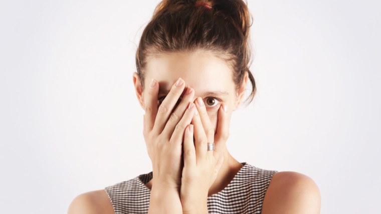 Человек смущается