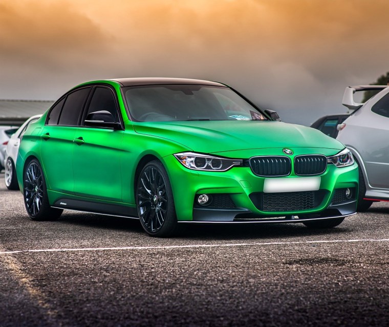 BMW 3 зеленая