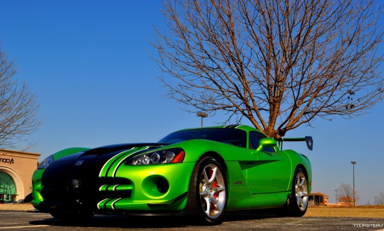 Спорткар Додж Вайпер