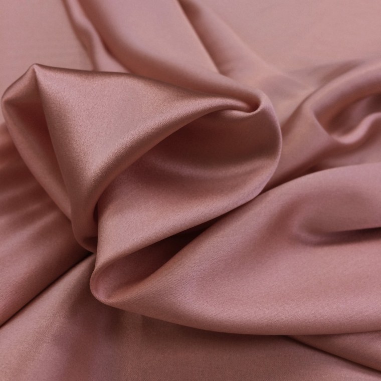 Пыльно розовый