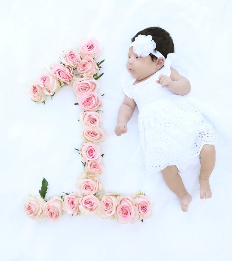 Месяц ребенку девочке