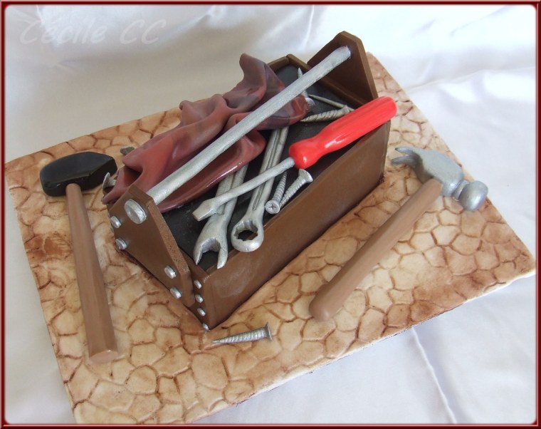 Торт со строительными инструментами