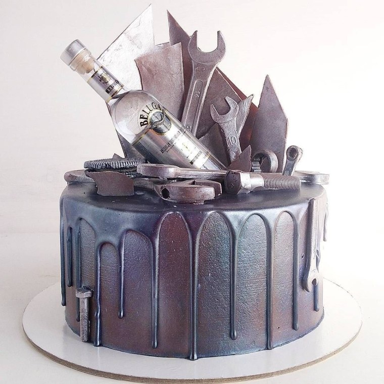 Торт с инструментами для мужчины