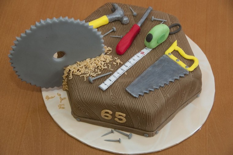 Торт с инструментами для мужчины