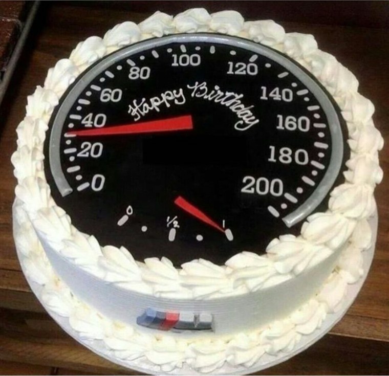 Торт в виде спидометра