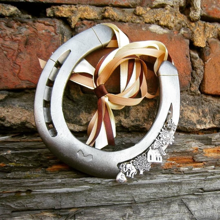 Подкова в подарок на свадьбу