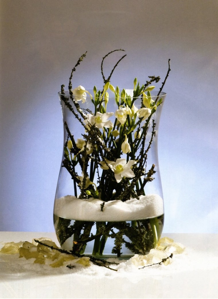 Весенние композиции в стеклянных вазах