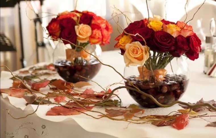 Осенняя композиция в стеклянной вазе