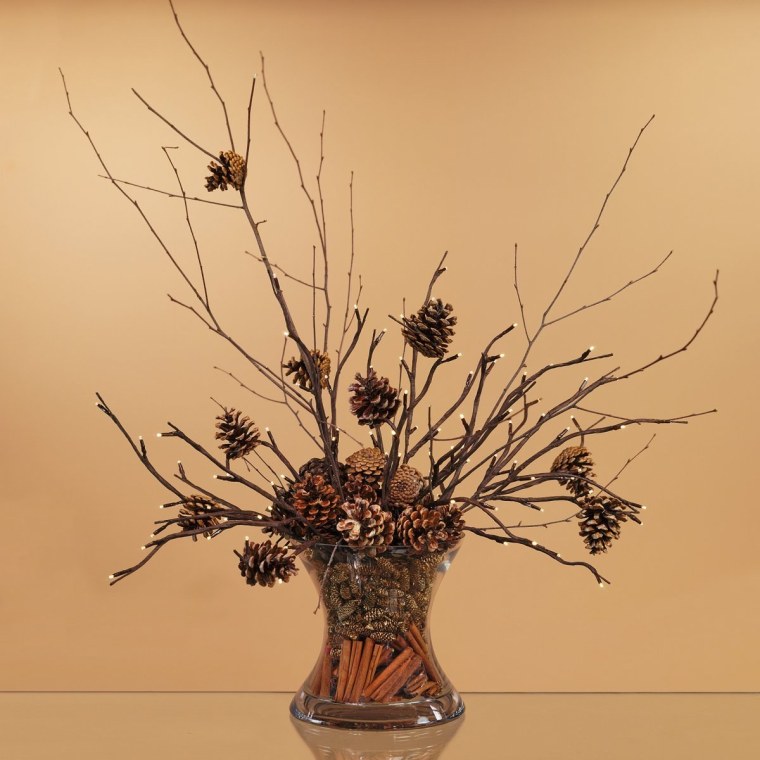 Напольный декор из веток на новый год