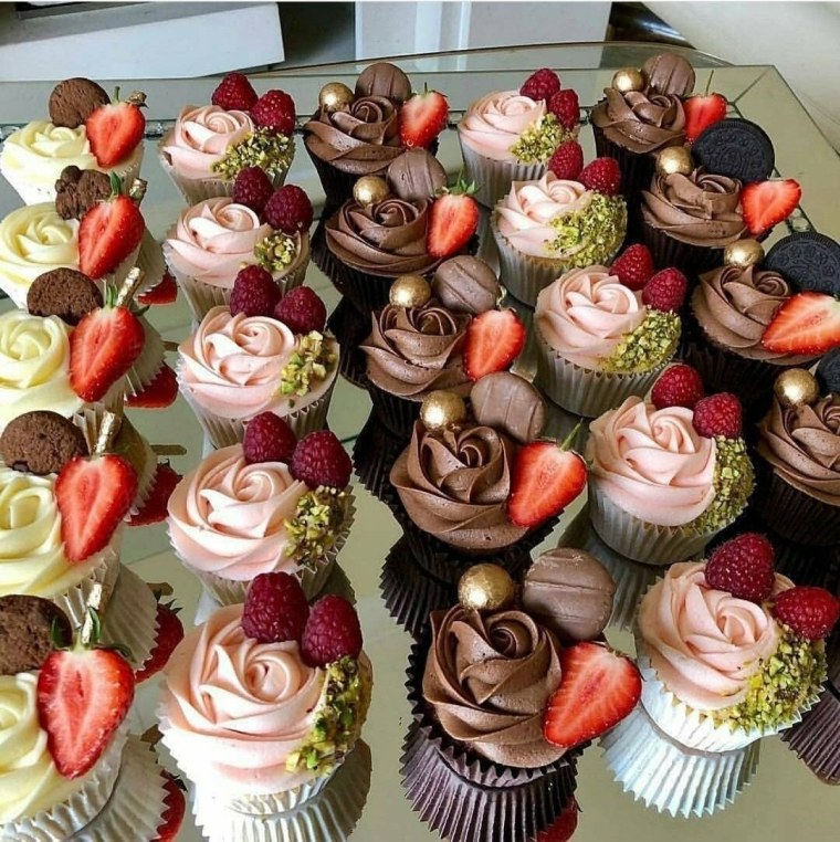 Оригинальное украшение капкейков