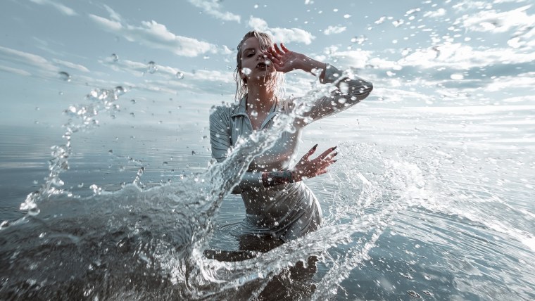 Девушка брызги