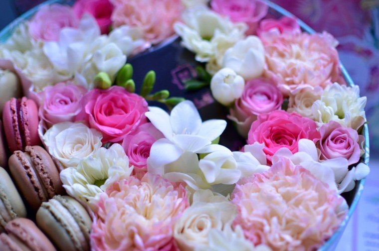 Макаруны и цветы