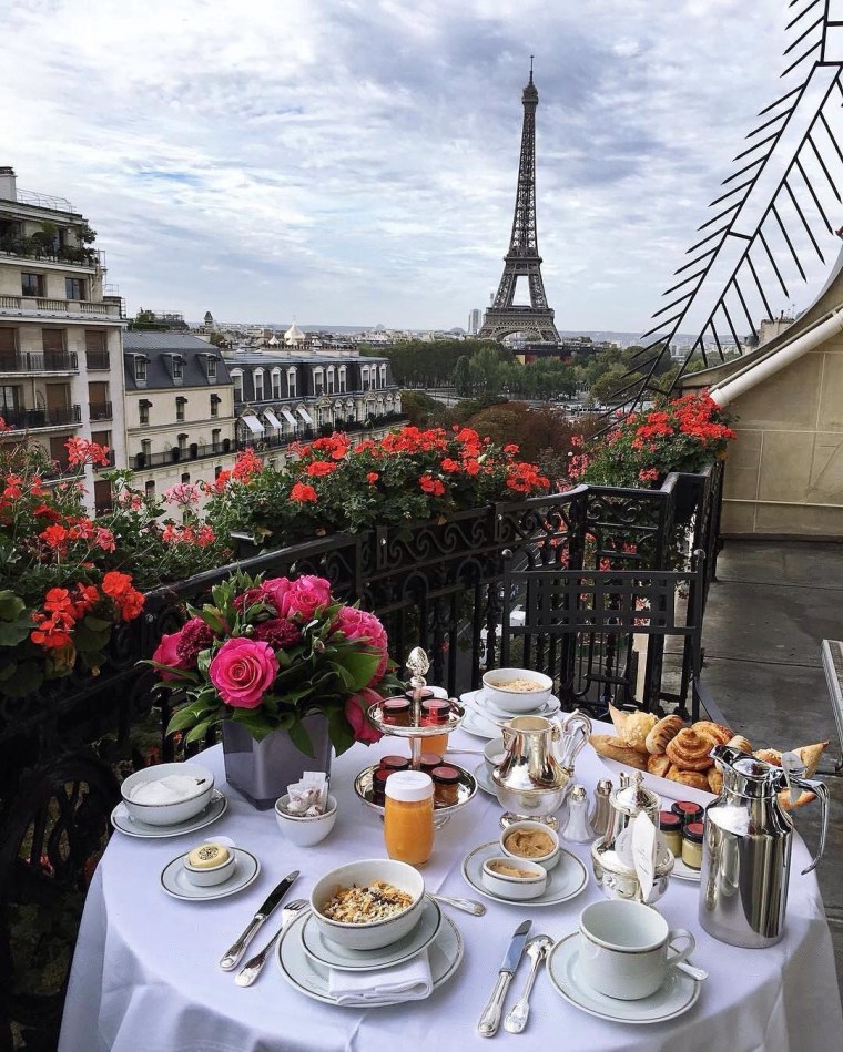 Отель Plaza Athenee Париж завтрак