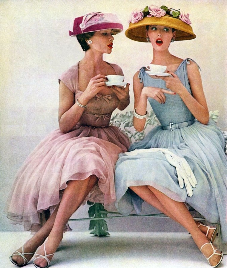 Подруги за чаем