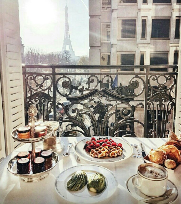 Завтрак в Париже