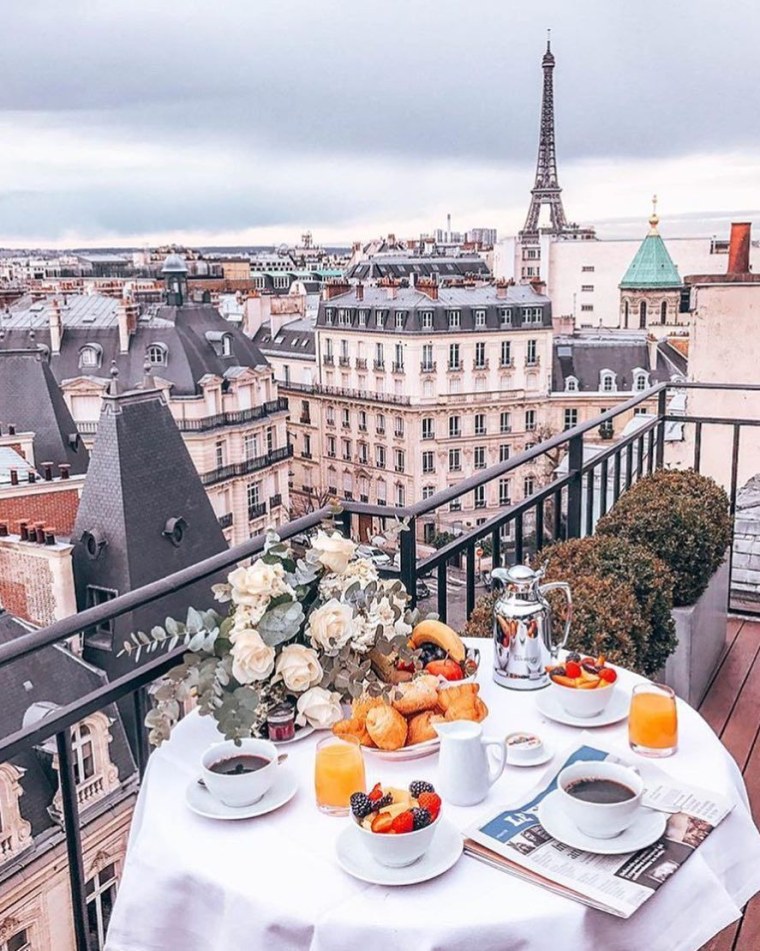 Завтрак в Париже