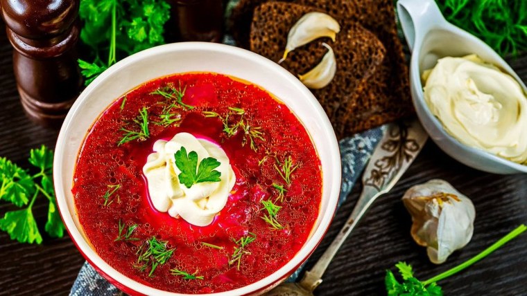 Ресторанное блюдо борщ