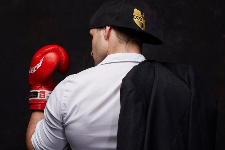 Боксер в шлеме