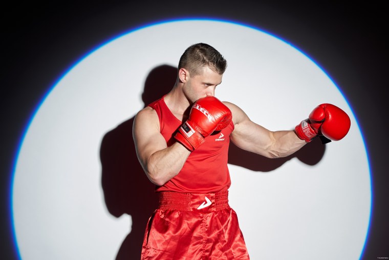 Боксер в перчатках