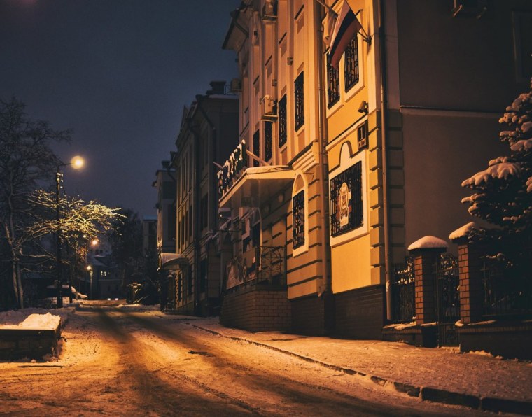 Киров тёмная улица