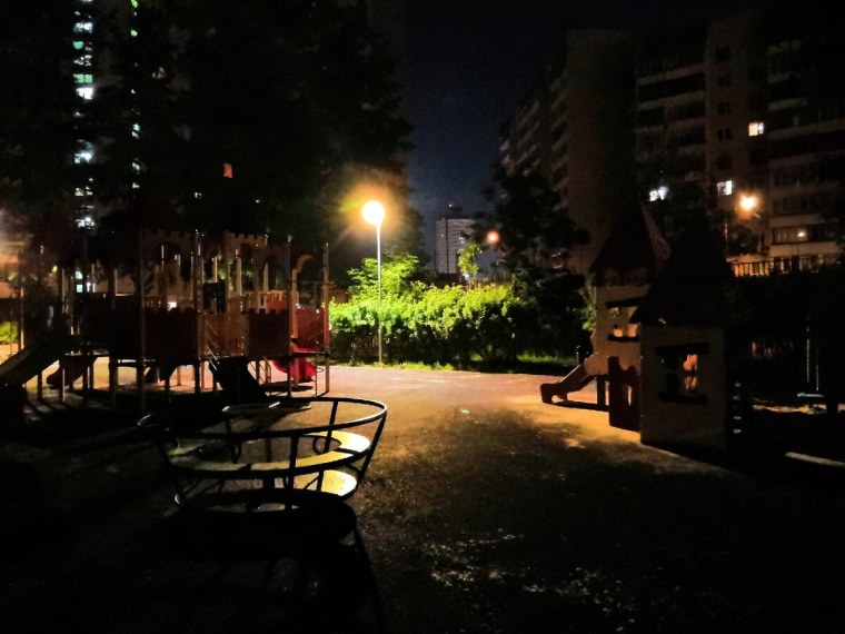 Улица ночью двор