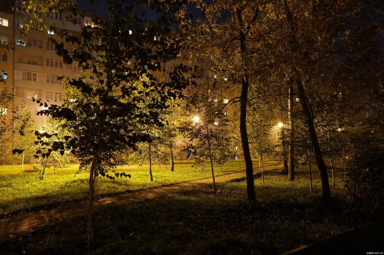 Челябинск ночью двор