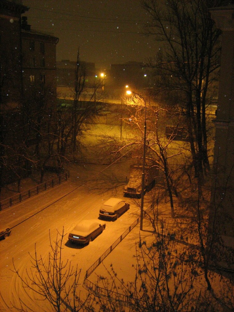 Двор ночью зимой