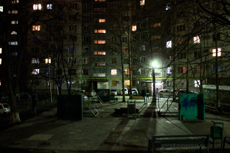 Двор ночью