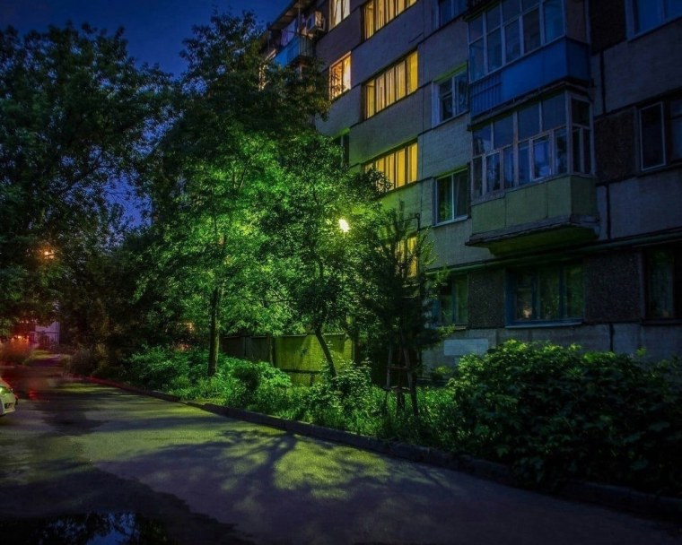 Вечерний двор