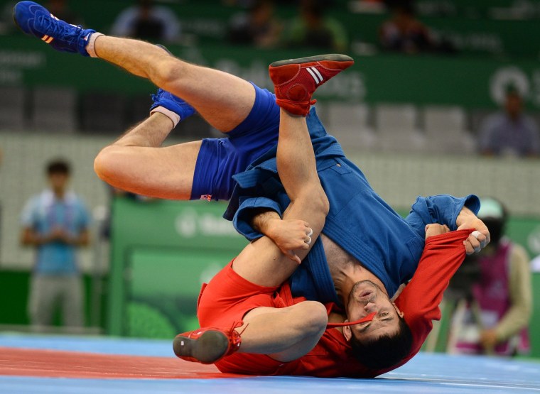 Борцы самбо