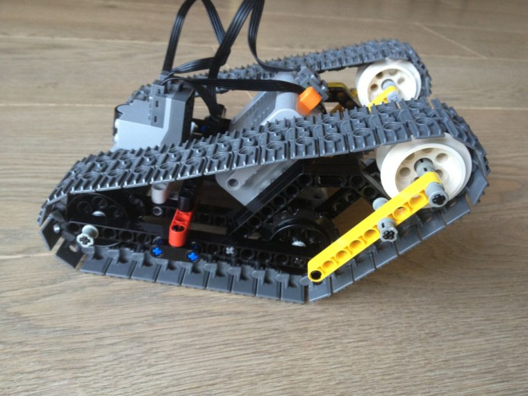 LEGO Technic на гусеницах
