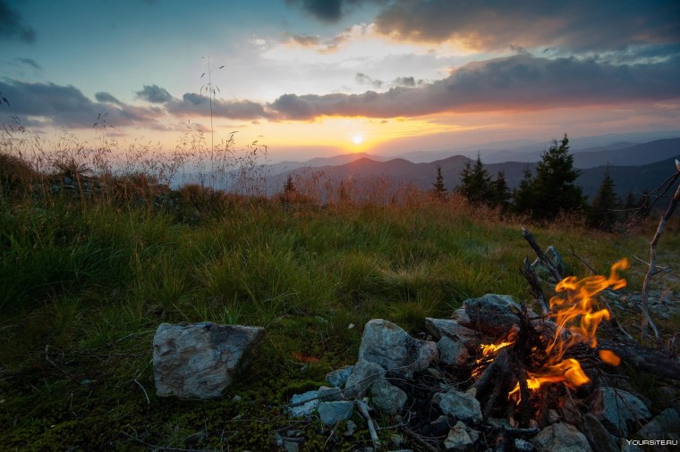Костер на закате