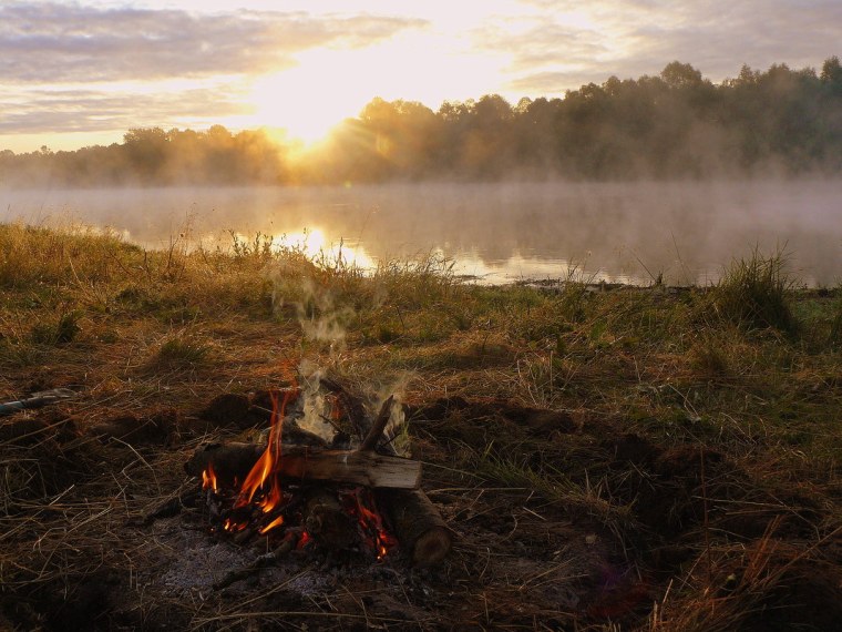 Рыбалка утро костер