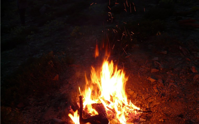 Костер ночью